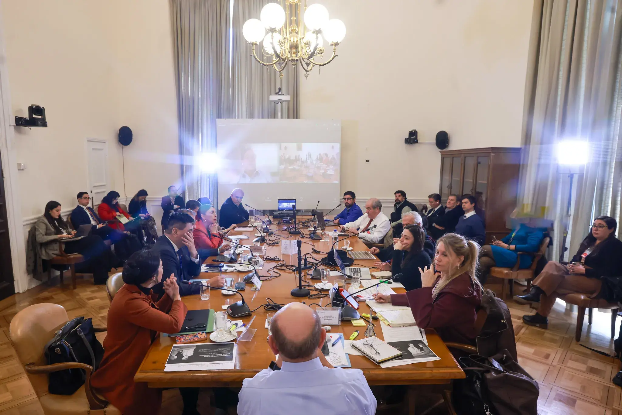 Sesión de la Comisión de Salud del Senado de Chile durante el análisis de propuestas para reformar el sistema de salud
